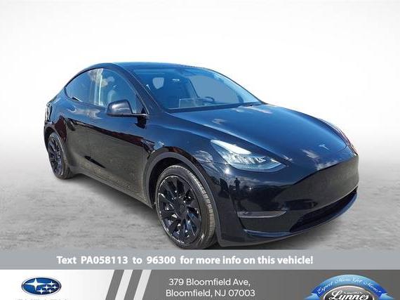 TESLA MODEL Y 2023 7SAYGDEE7PA058113 image